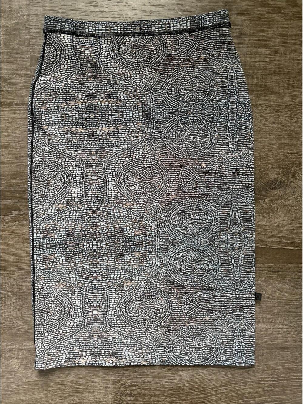 Lululemon Twice As Nice SKIRT REVERSIBLE ~ Sz 4 ~ Bead Envy Silver Spoon / Black
